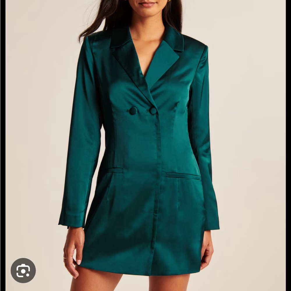 NEW WITH TAGS: satin Abercrombie green blazer dress. Slim fitting mini dress